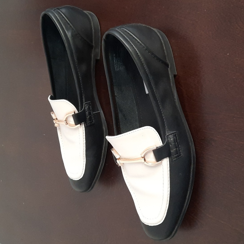STEVE MADDEN LORAINE BLACK AND WHITE LOAFERS 8 - Picture 3 of 8